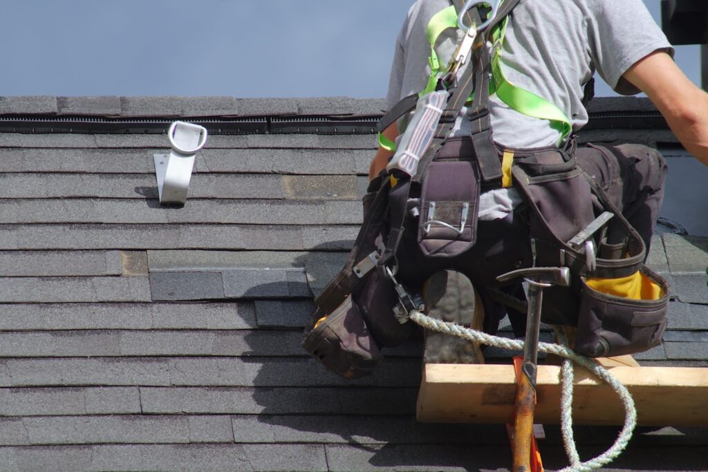 Roof maintenance in Wisconsin - First Quality Roofing & Insulation
